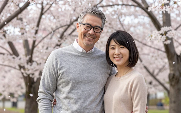 Robert and Suki under cherry blossoms - Japanese dating success story